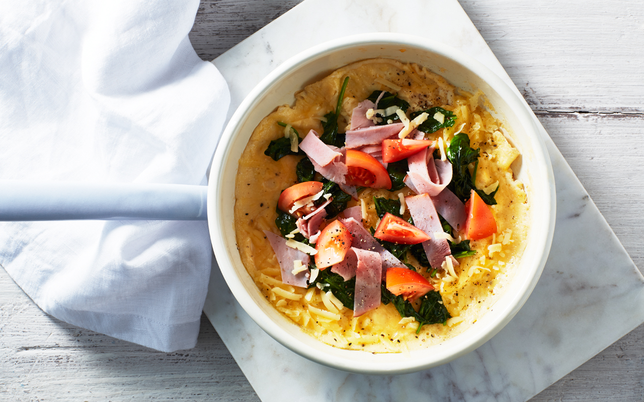 Omeletti juustolla ja kinkulla